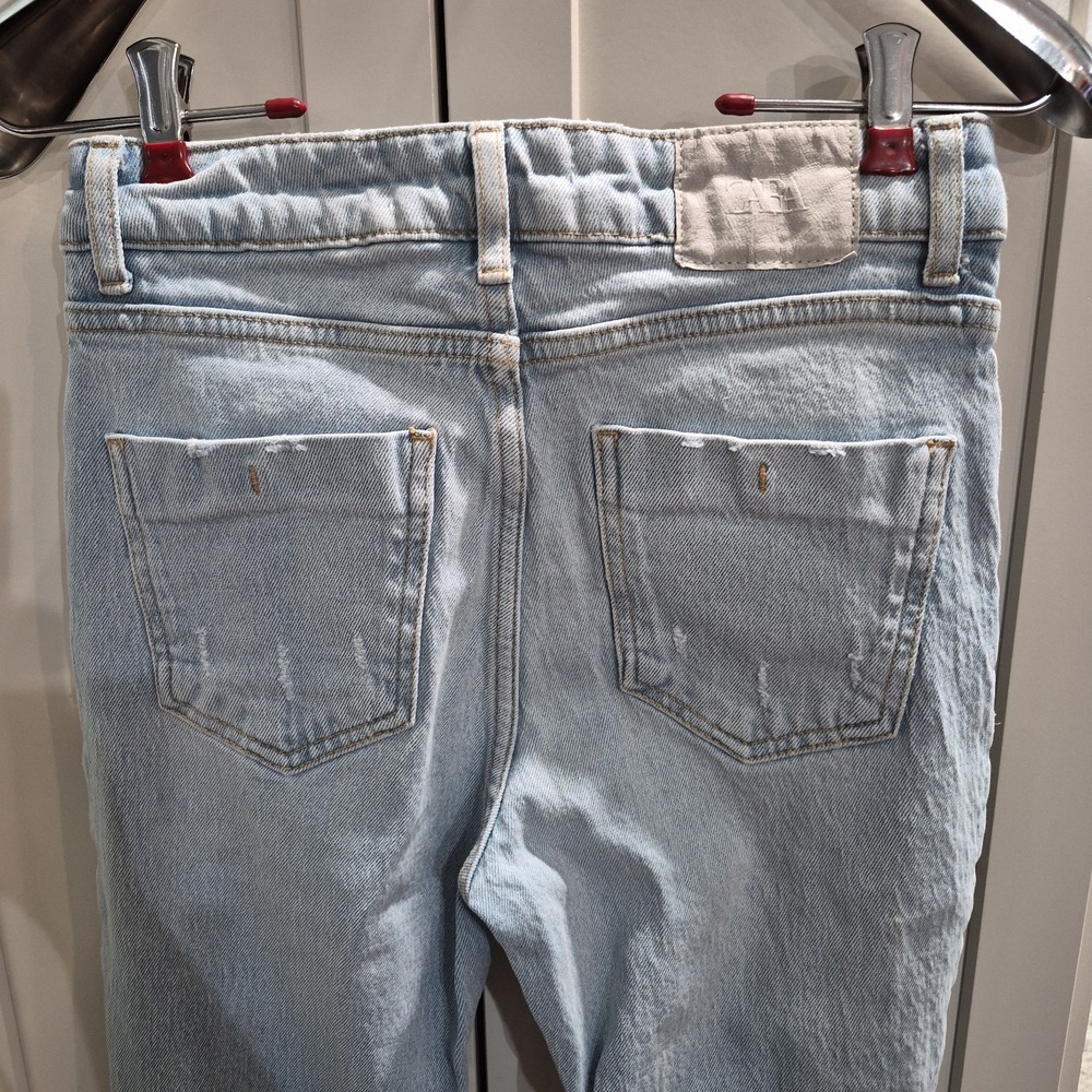 ZAra light wash high rise distressed jeans - 2 - Picture 5 of 6